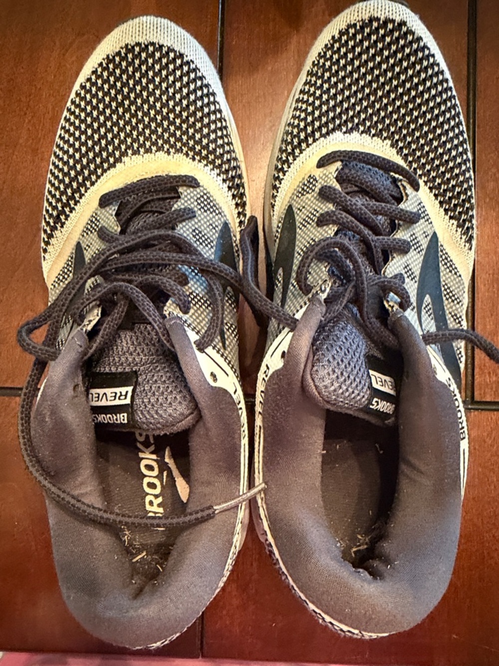Brooks Woman’s Black and White Knit Athletic Running Shoes/Oreo